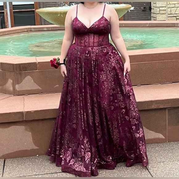 camelle la vie | Dresses | Size 4 Maroon Prone Dress
